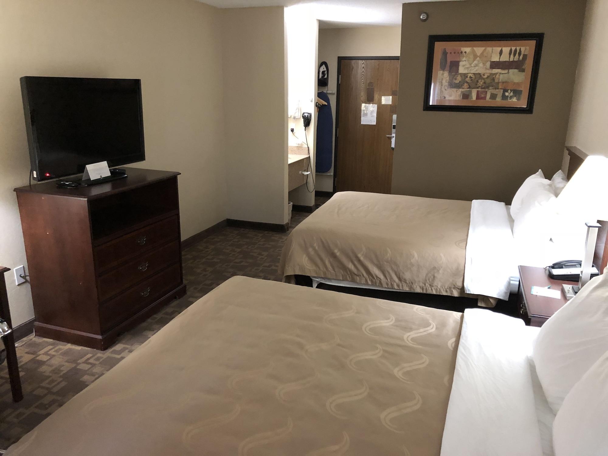 Quality Inn I-70 At Wanamaker Топика Экстерьер фото