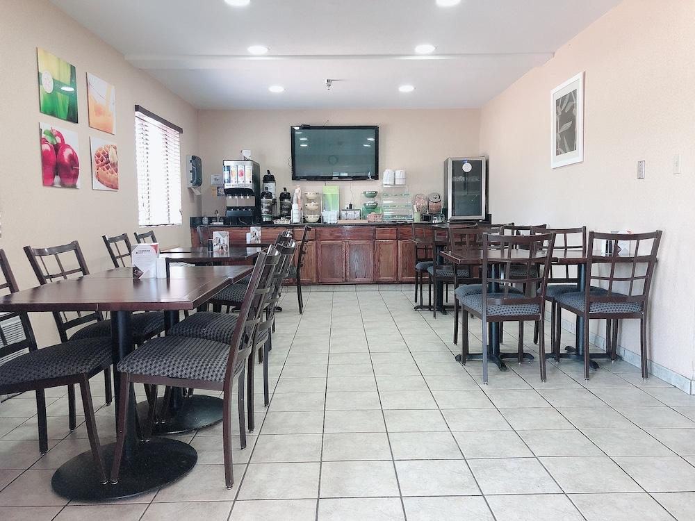 Quality Inn I-70 At Wanamaker Топика Экстерьер фото