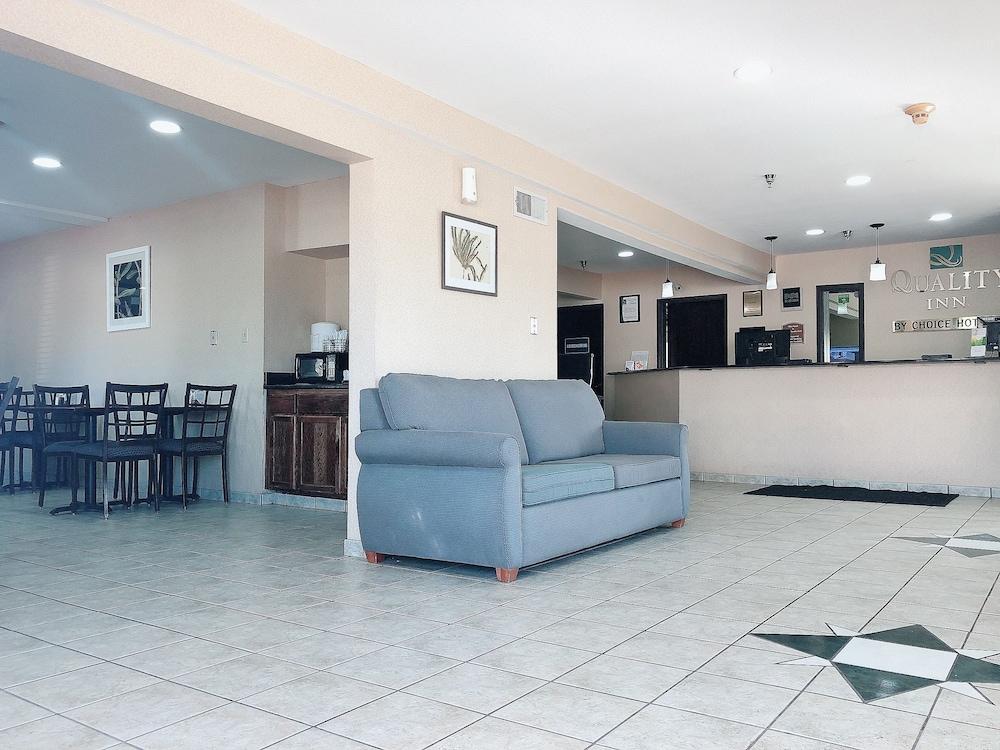 Quality Inn I-70 At Wanamaker Топика Экстерьер фото