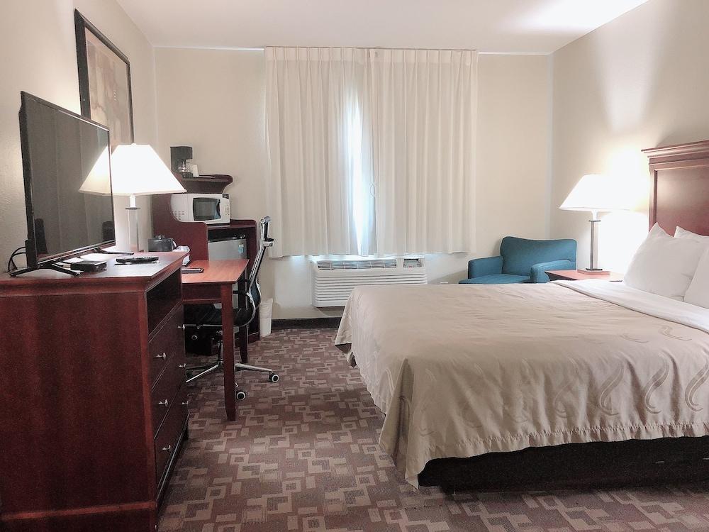 Quality Inn I-70 At Wanamaker Топика Экстерьер фото
