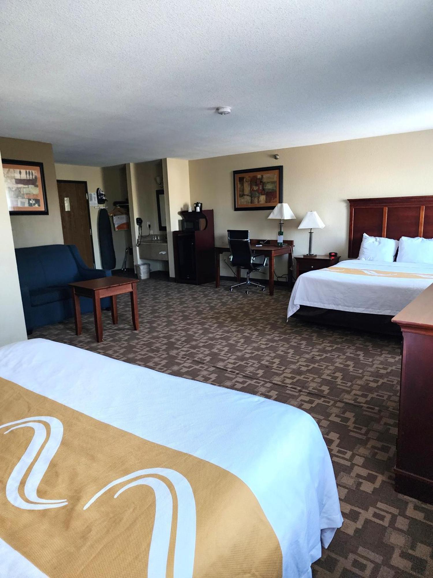 Quality Inn I-70 At Wanamaker Топика Экстерьер фото