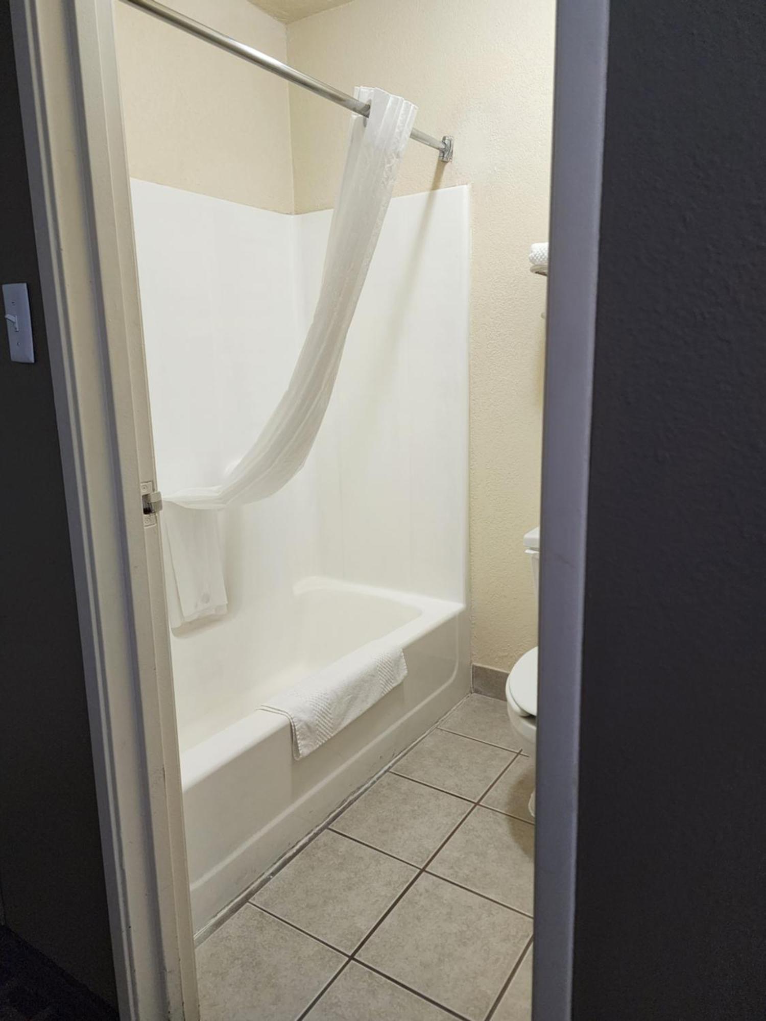 Quality Inn I-70 At Wanamaker Топика Экстерьер фото
