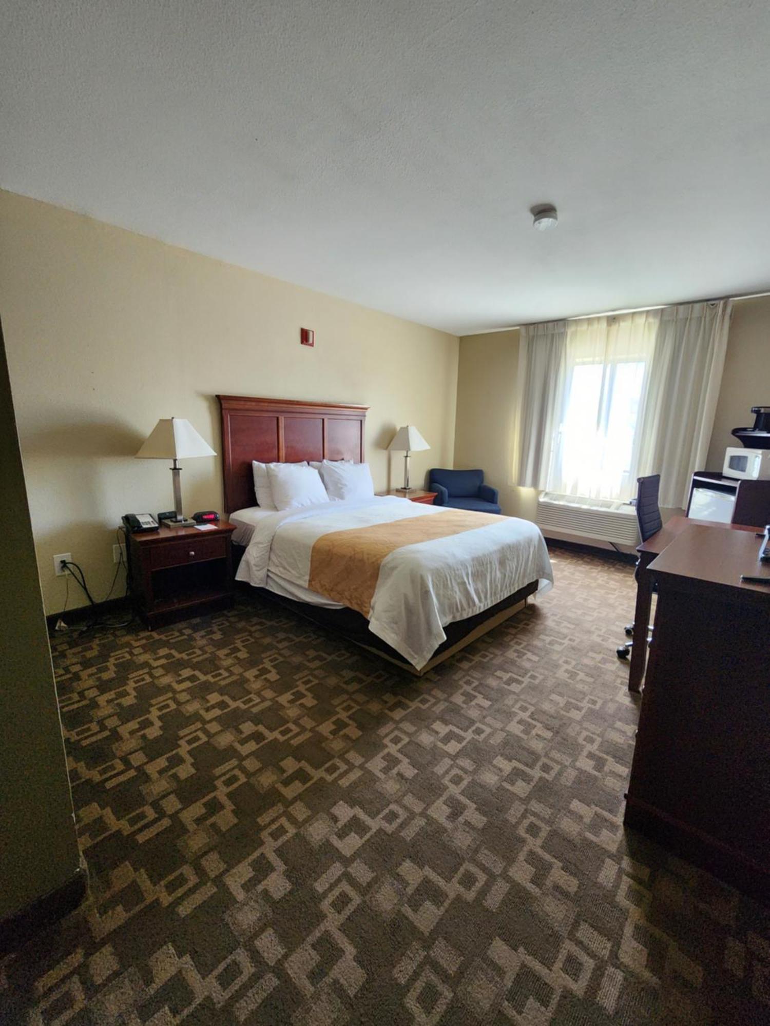 Quality Inn I-70 At Wanamaker Топика Экстерьер фото