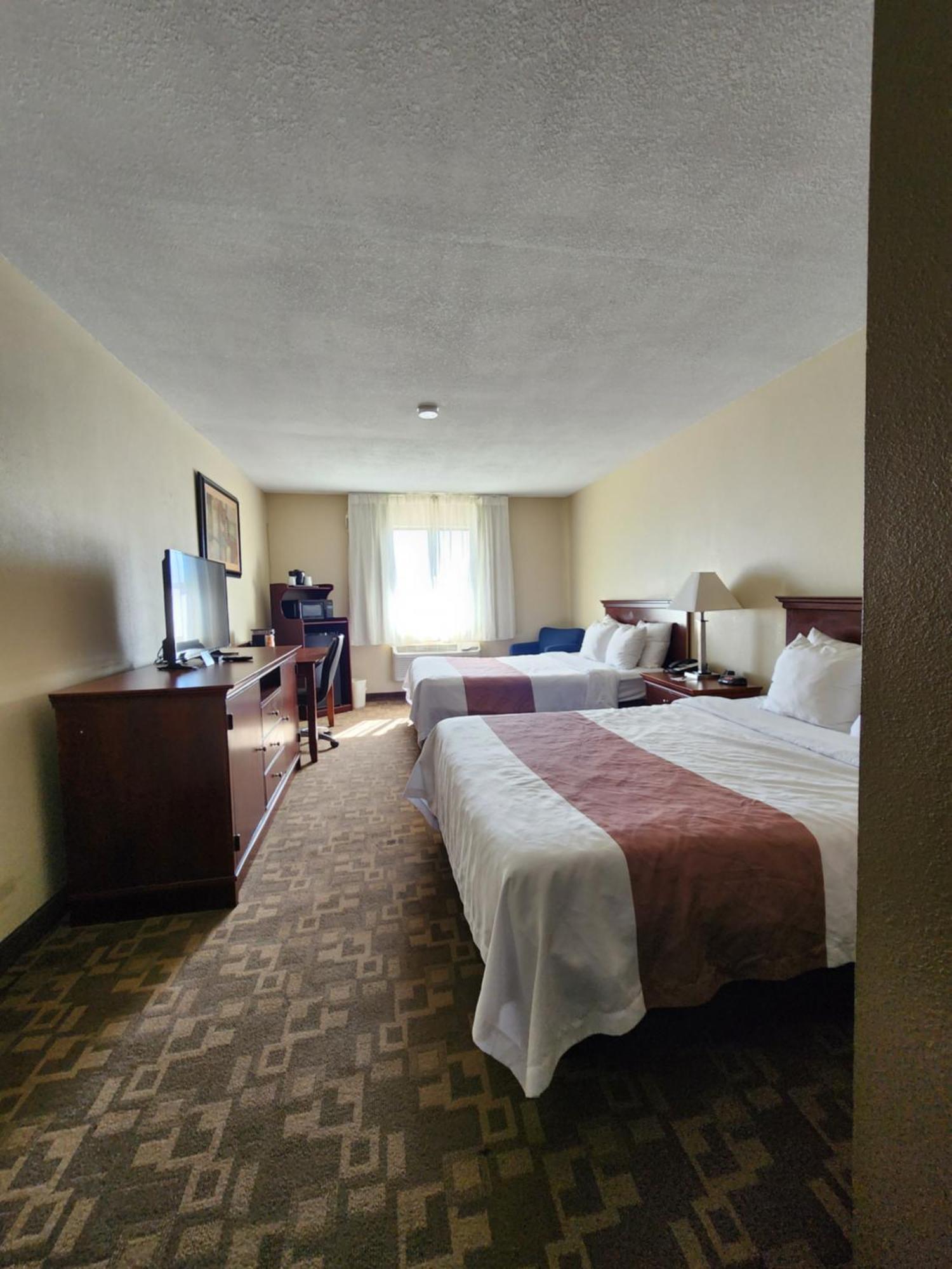 Quality Inn I-70 At Wanamaker Топика Экстерьер фото