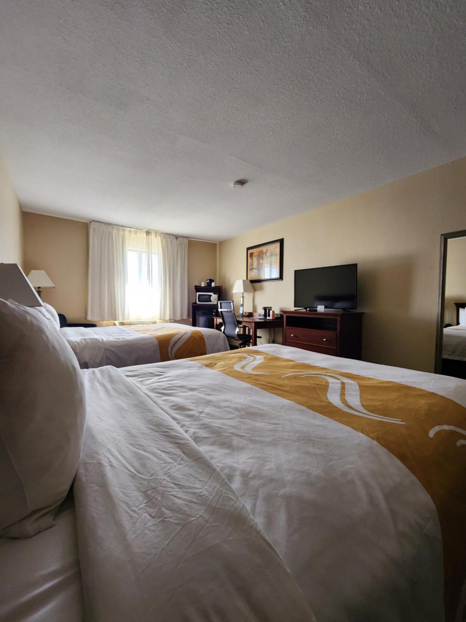 Quality Inn I-70 At Wanamaker Топика Экстерьер фото