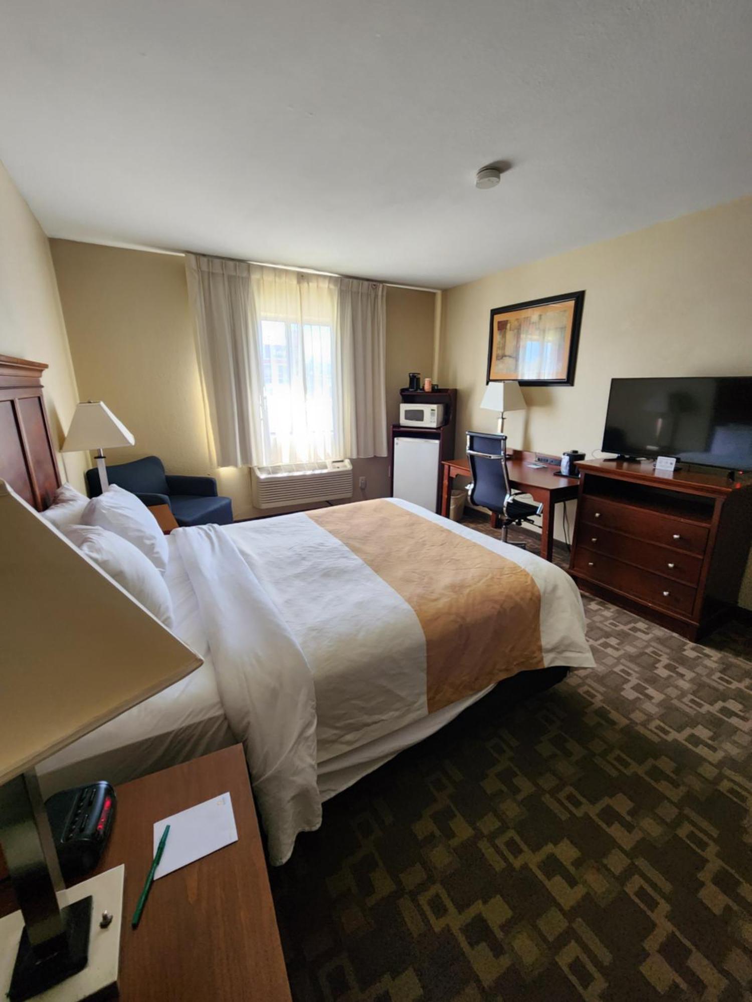 Quality Inn I-70 At Wanamaker Топика Экстерьер фото