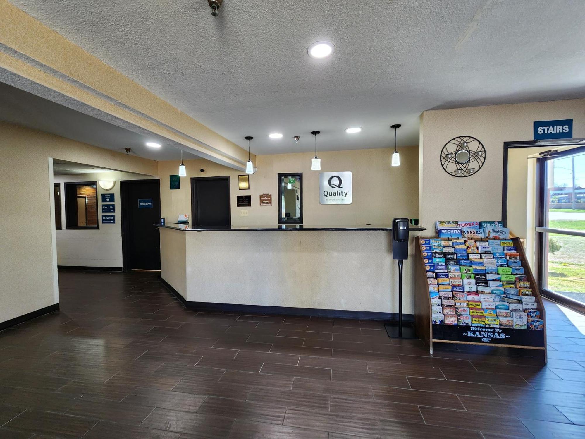 Quality Inn I-70 At Wanamaker Топика Экстерьер фото