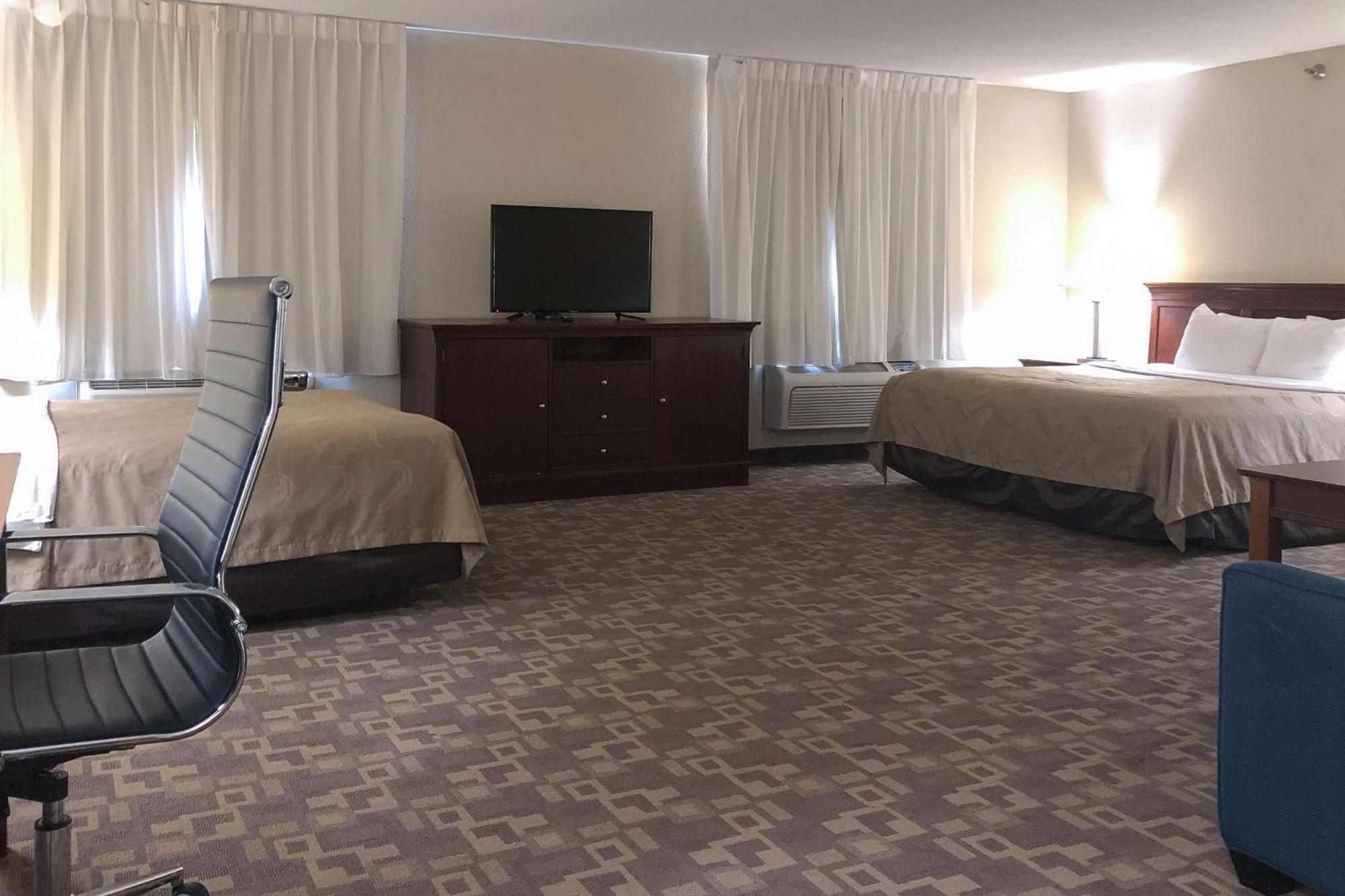 Quality Inn I-70 At Wanamaker Топика Экстерьер фото
