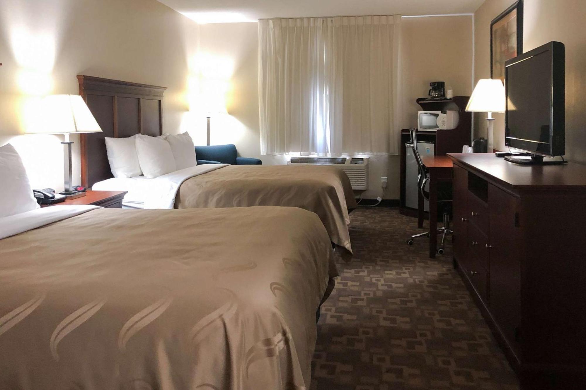 Quality Inn I-70 At Wanamaker Топика Экстерьер фото