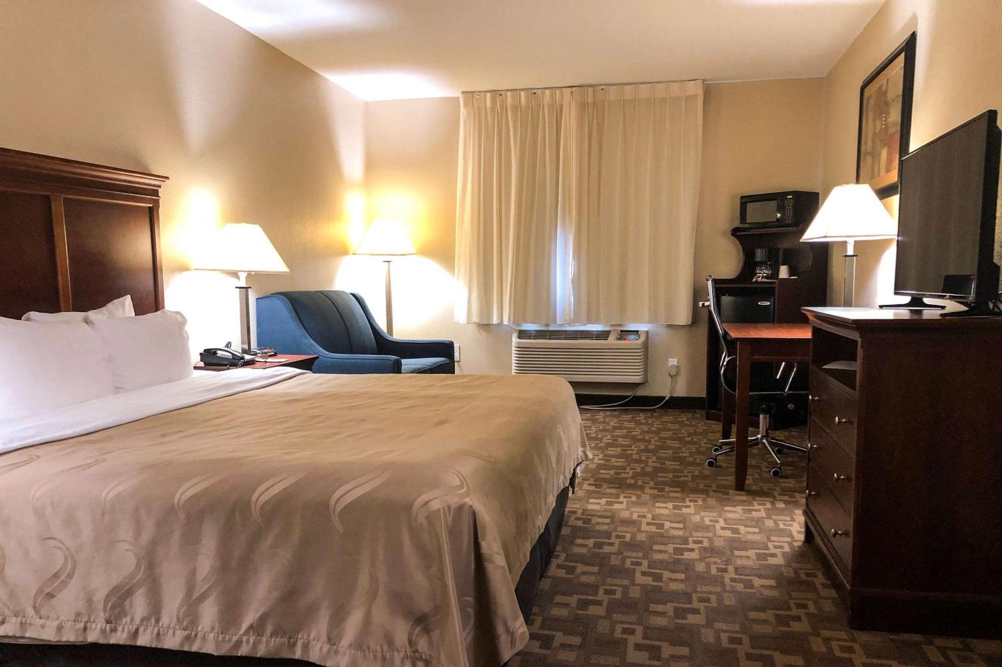 Quality Inn I-70 At Wanamaker Топика Экстерьер фото