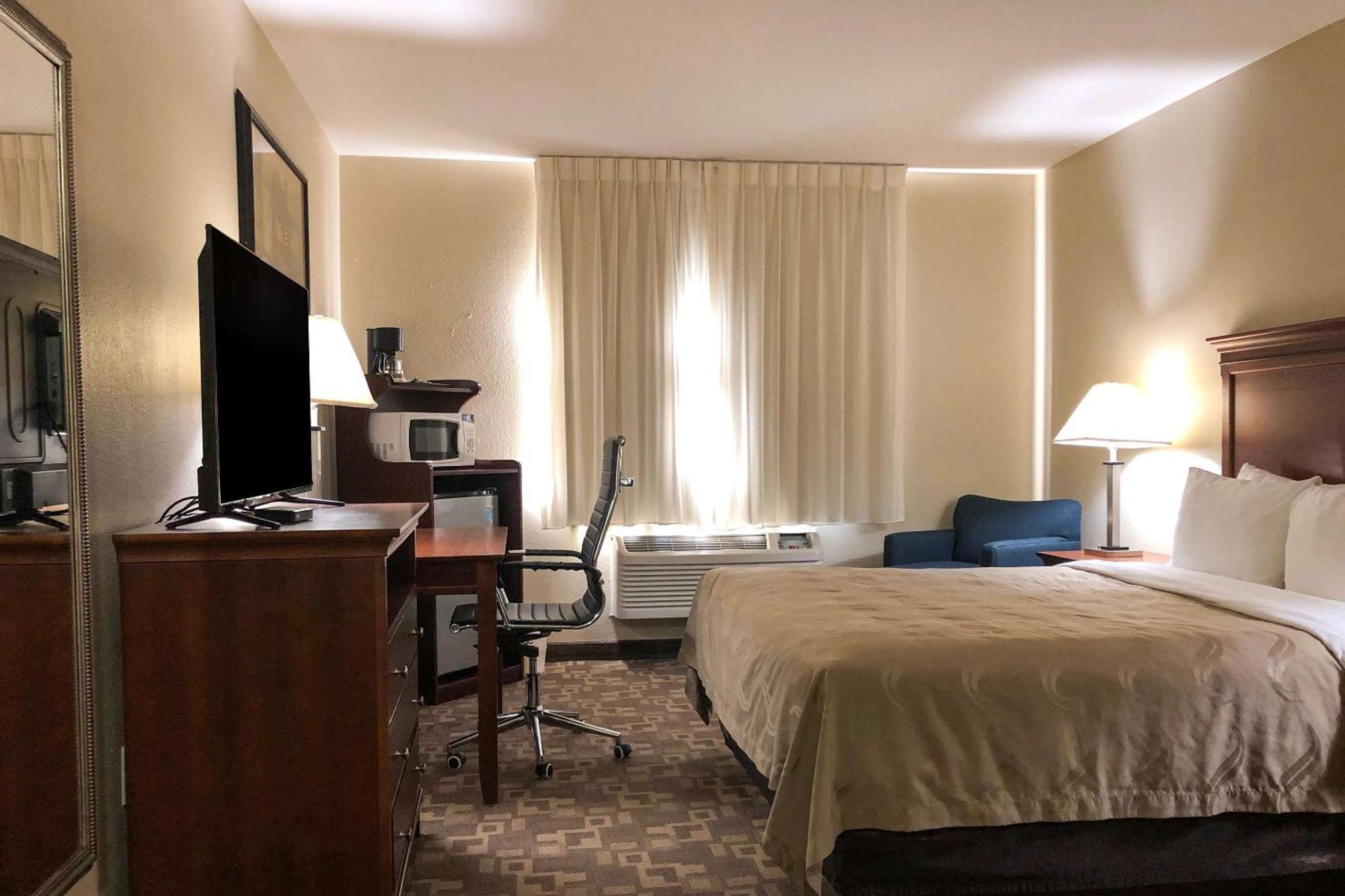 Quality Inn I-70 At Wanamaker Топика Экстерьер фото