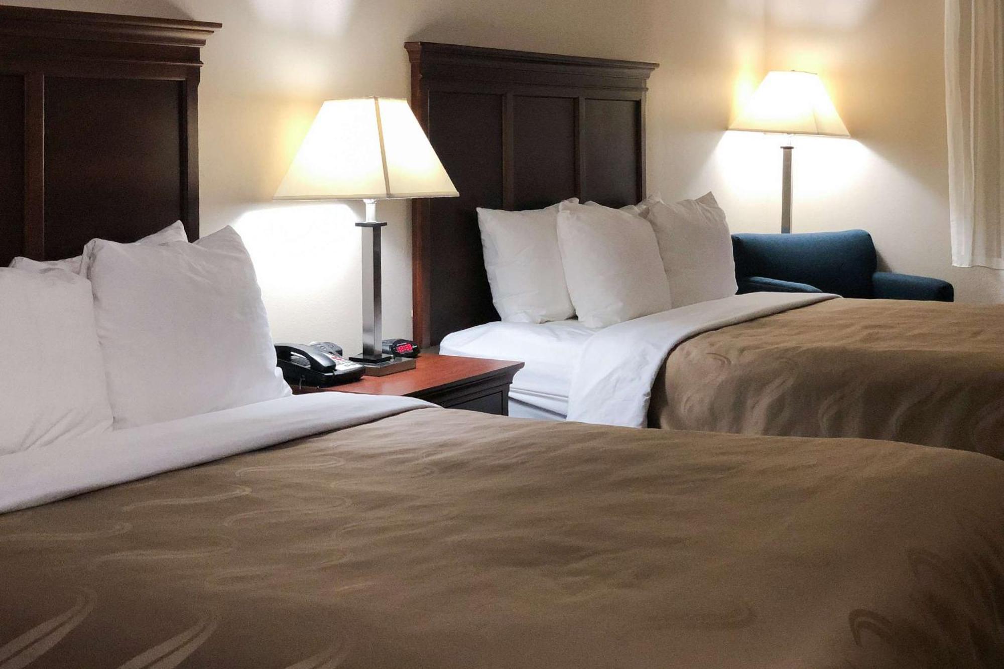 Quality Inn I-70 At Wanamaker Топика Экстерьер фото
