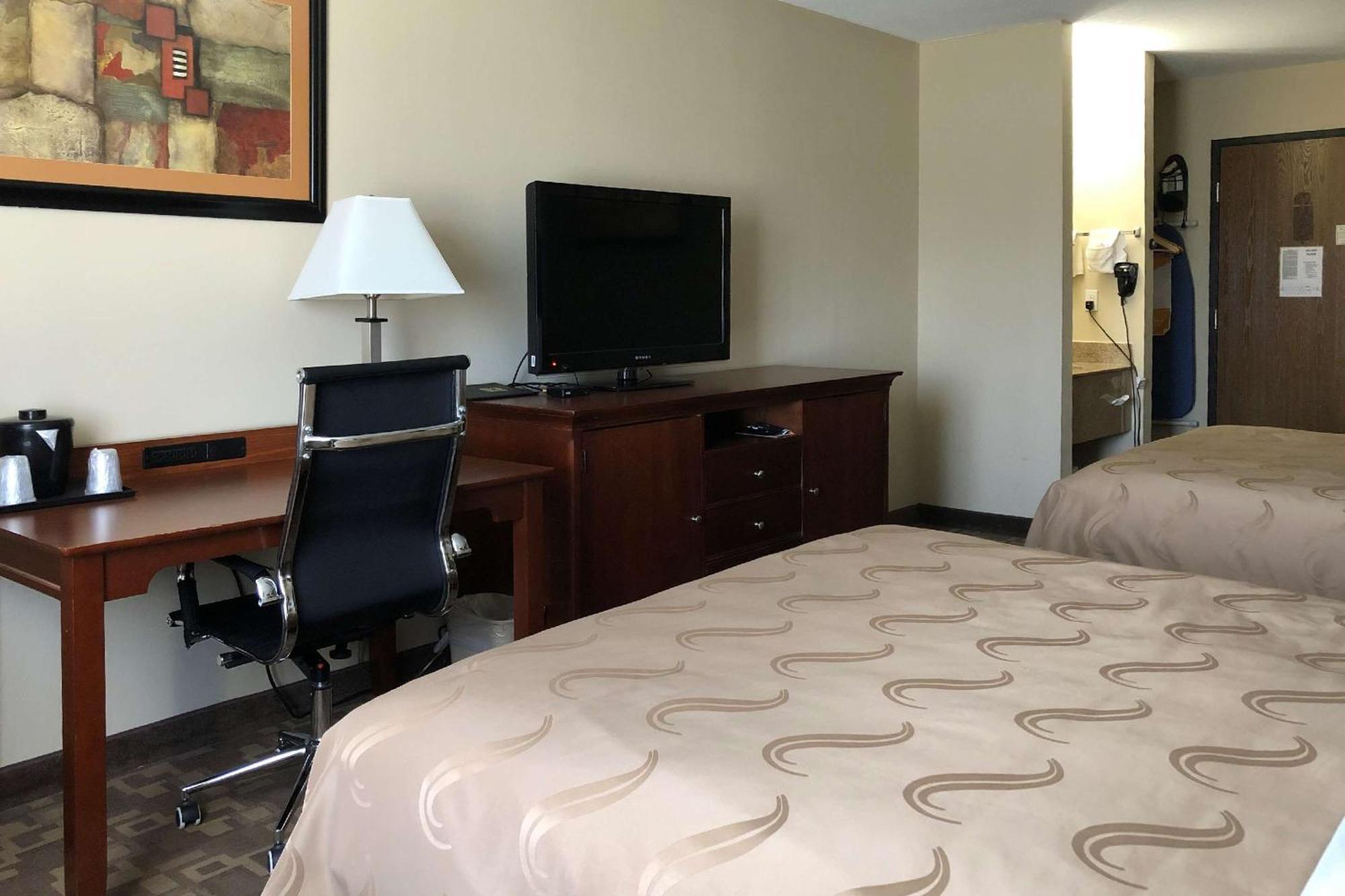 Quality Inn I-70 At Wanamaker Топика Экстерьер фото