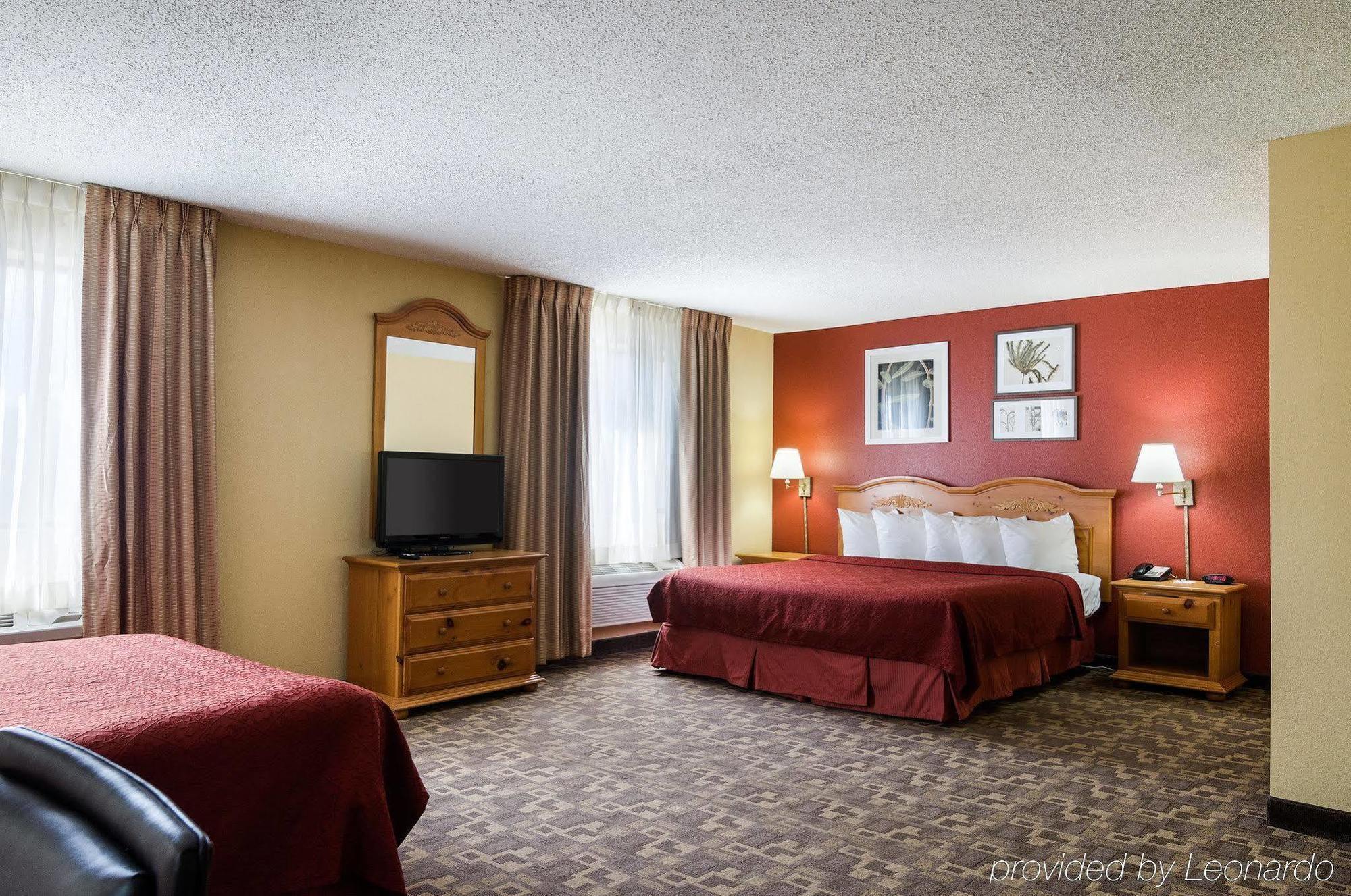 Quality Inn I-70 At Wanamaker Топика Экстерьер фото