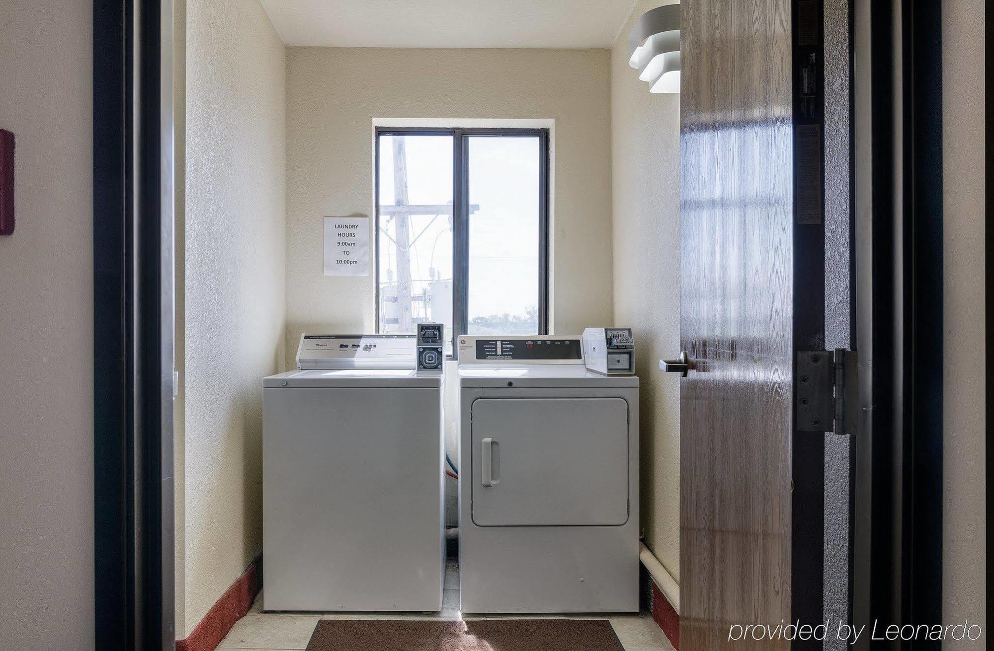 Quality Inn I-70 At Wanamaker Топика Экстерьер фото