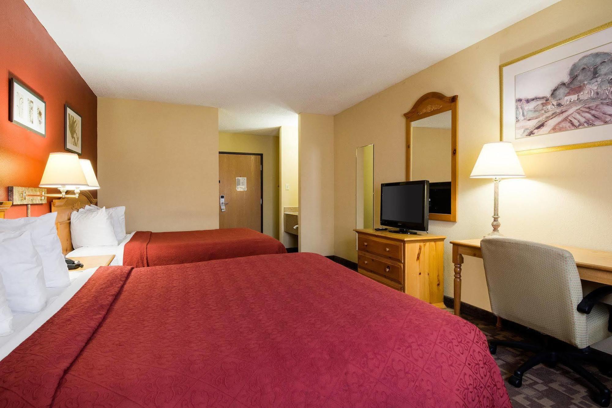 Quality Inn I-70 At Wanamaker Топика Экстерьер фото
