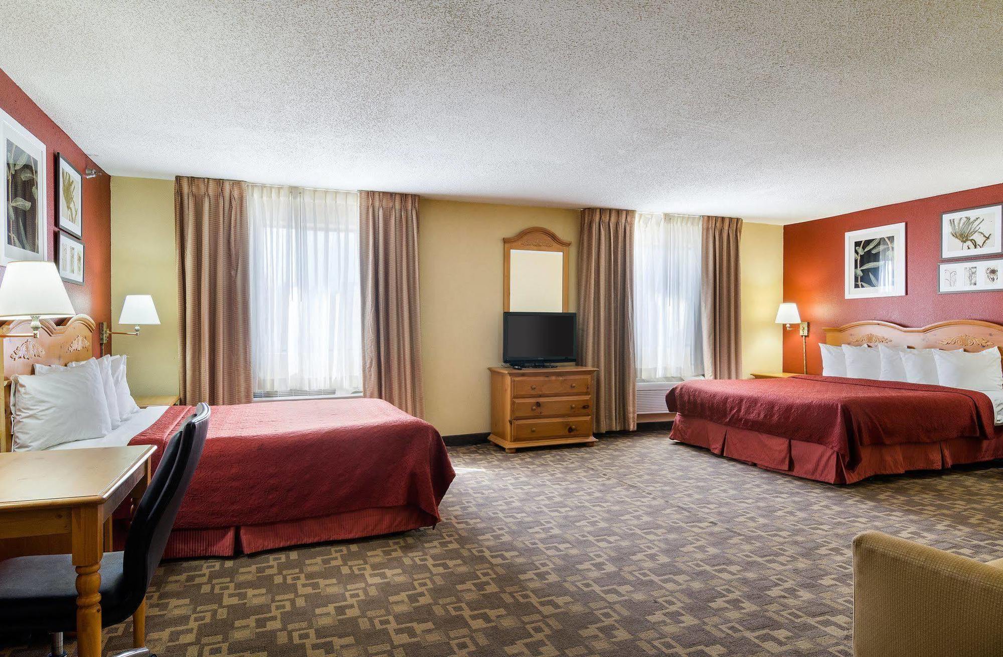 Quality Inn I-70 At Wanamaker Топика Экстерьер фото