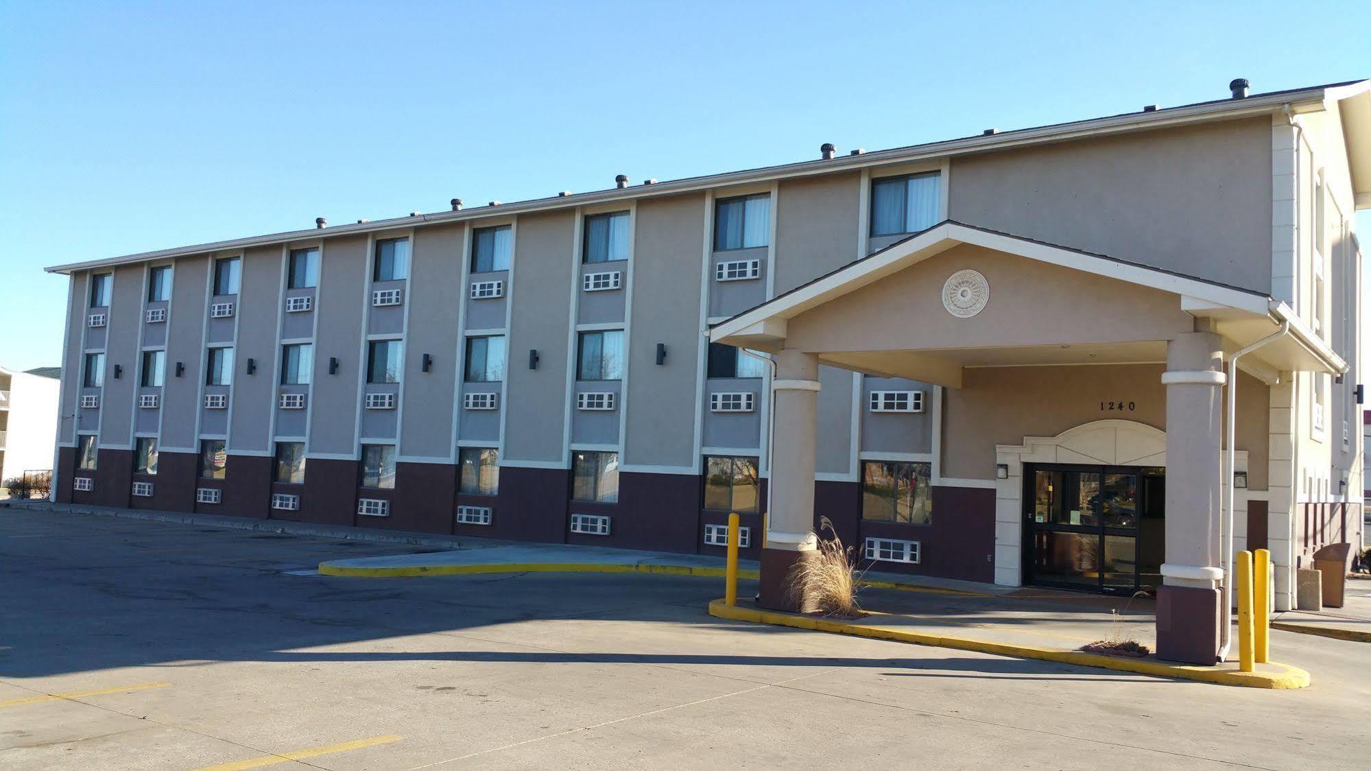 Quality Inn I-70 At Wanamaker Топика Экстерьер фото