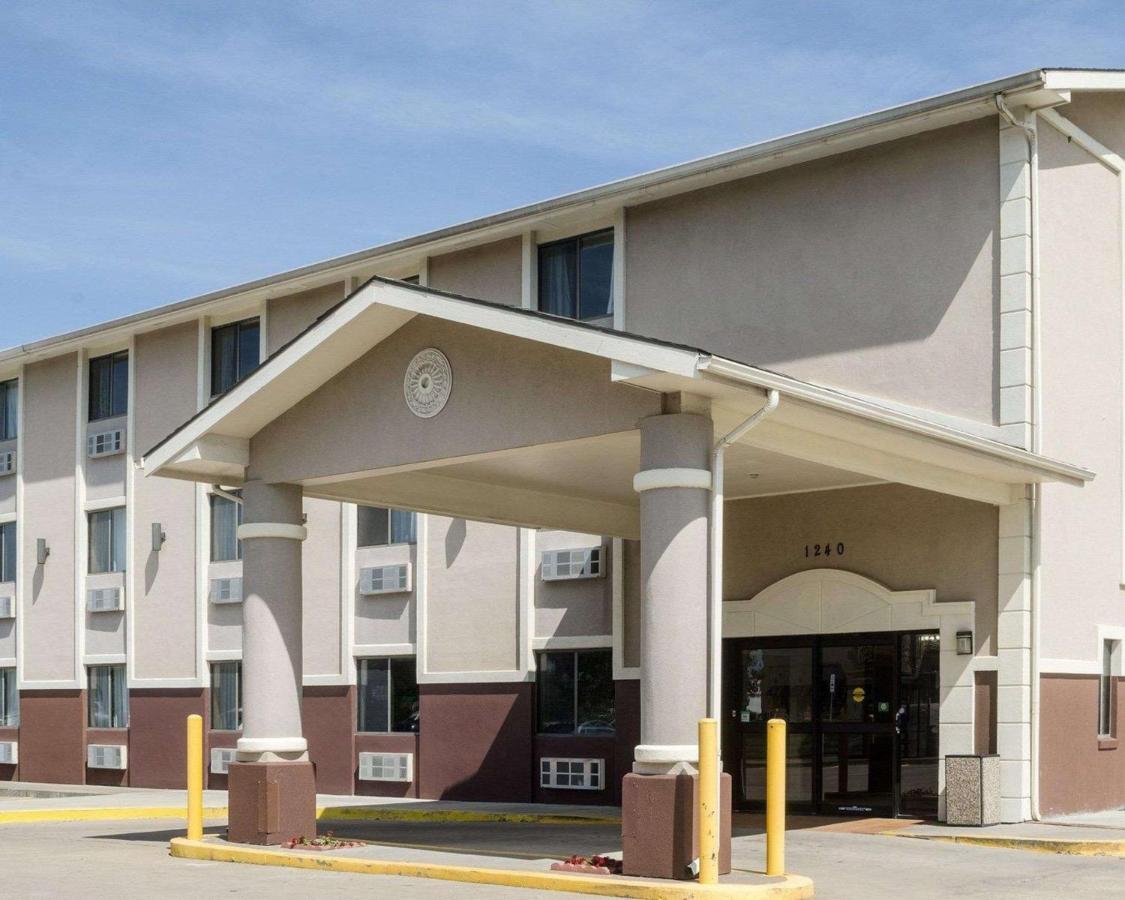 Quality Inn I-70 At Wanamaker Топика Экстерьер фото